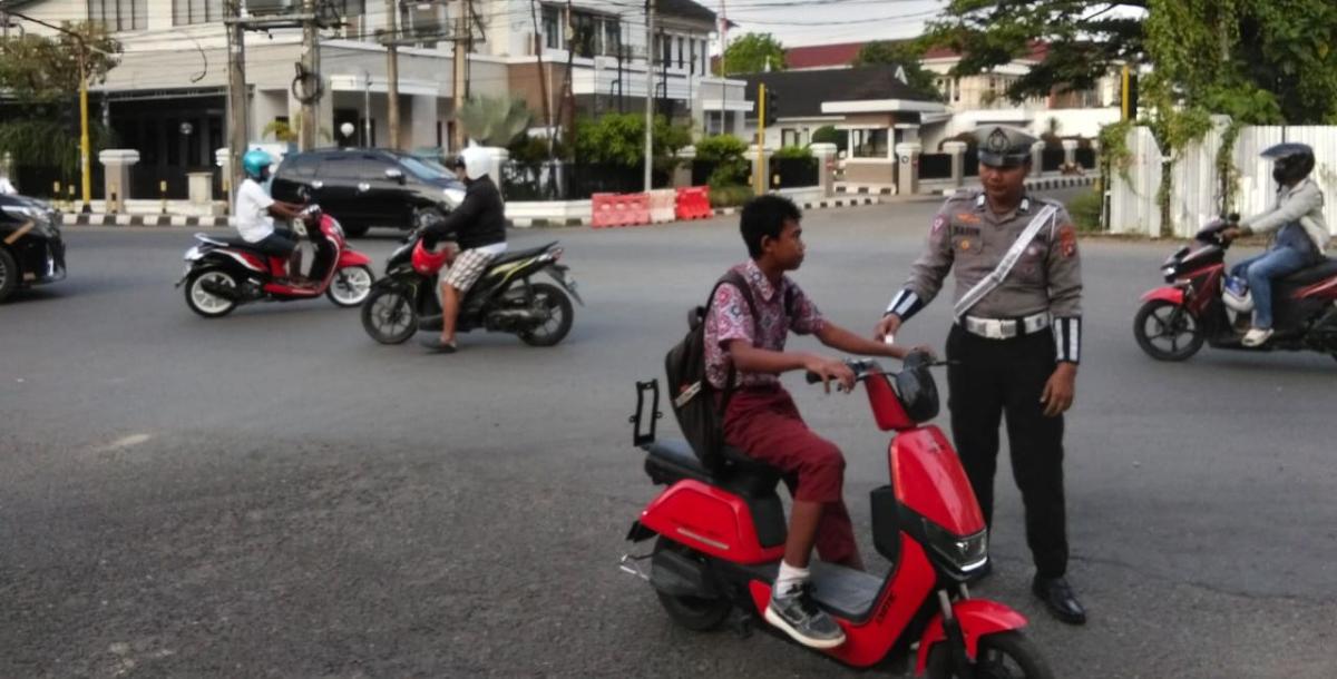 Polresta Mamuju Rutin  Commander wish Pagi Hari Polresta Mamuju Rutin  Commander wish Pagi Hari