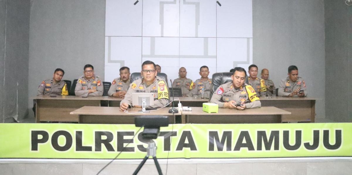 Kapolresta Mamuju dan Jajaran Ikuti Zoom Meeting Launching Beyond Trust  Kapolresta Mamuju dan Jajaran Ikuti Zoom Meeting Launching Beyond Trust