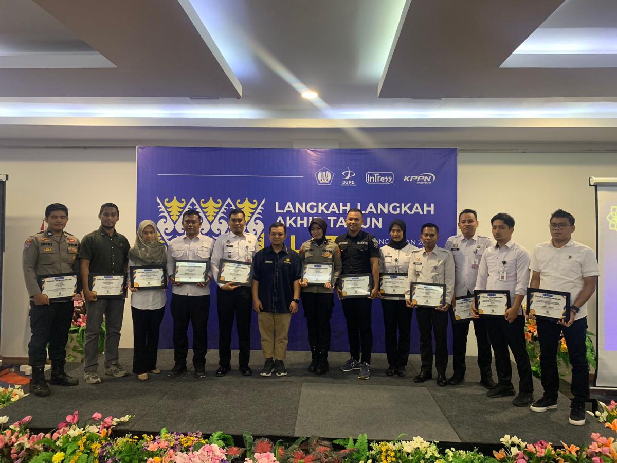 Kanwil Kemenkumham Sulbar Raih Tujuh Penghargaan dari KPPN Mamuju Kanwil Kemenkumham Sulbar Raih Tujuh Penghargaan dari KPPN Mamuju