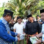 Pj Bahtiar Bantu Bibit Ikan Nila dan Bibit Pohon di Desa Pammulukang Mamuju Pj Bahtiar Bantu Bibit Ikan Nila dan Bibit Pohon di Desa Pammulukang Mamuju