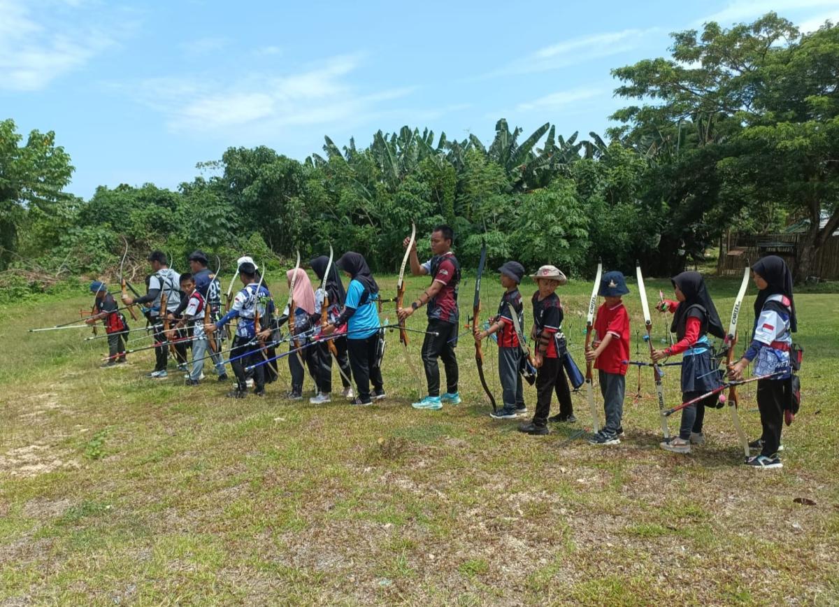 Danrem 142/Tatag  Dukung Program Pembinaan Atlet Panahan Sulbar