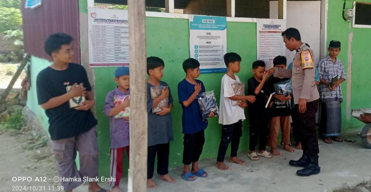 Bhabinkamtibmas Aipda Hamka Saleng Dukung Pendidikan Agama Anak Tahfidz Al-Quran di Tapalang