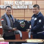 Kafilah MTQN Sulbar Silaturahmi dengan pihak LO Dinas Kehutanan Kalteng Kafilah MTQN Sulbar Silaturahmi dengan pihak LO Dinas Kehutanan Kalteng