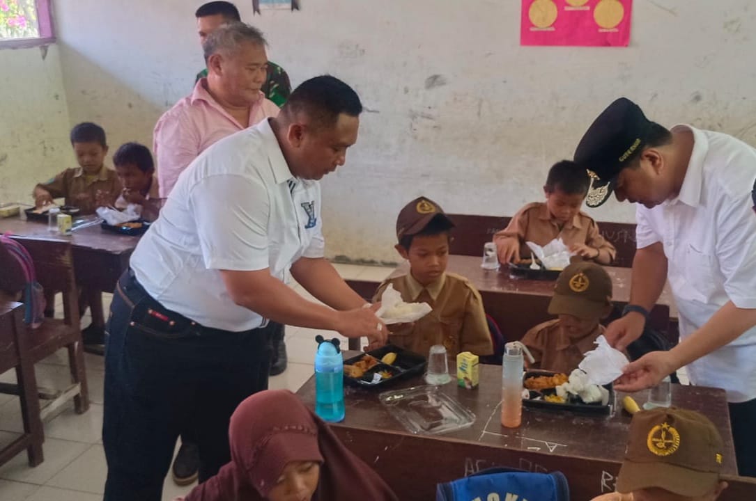 Kasi Pers Kasrem 142/Tatag Hadiri Uji Coba Makan Bergizi