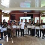 Pemprov Sulbar Beri Penghargaan Ke Warga Pelopor Masyarakat Pemprov Sulbar Beri Penghargaan Ke Warga Pelopor Masyarakat