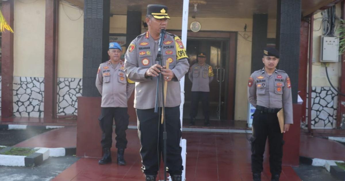 Kapolresta Mamuju Tindak Lanjuti Instruksi Kapolri Kapolresta Mamuju Tindak Lanjuti Instruksi Kapolri