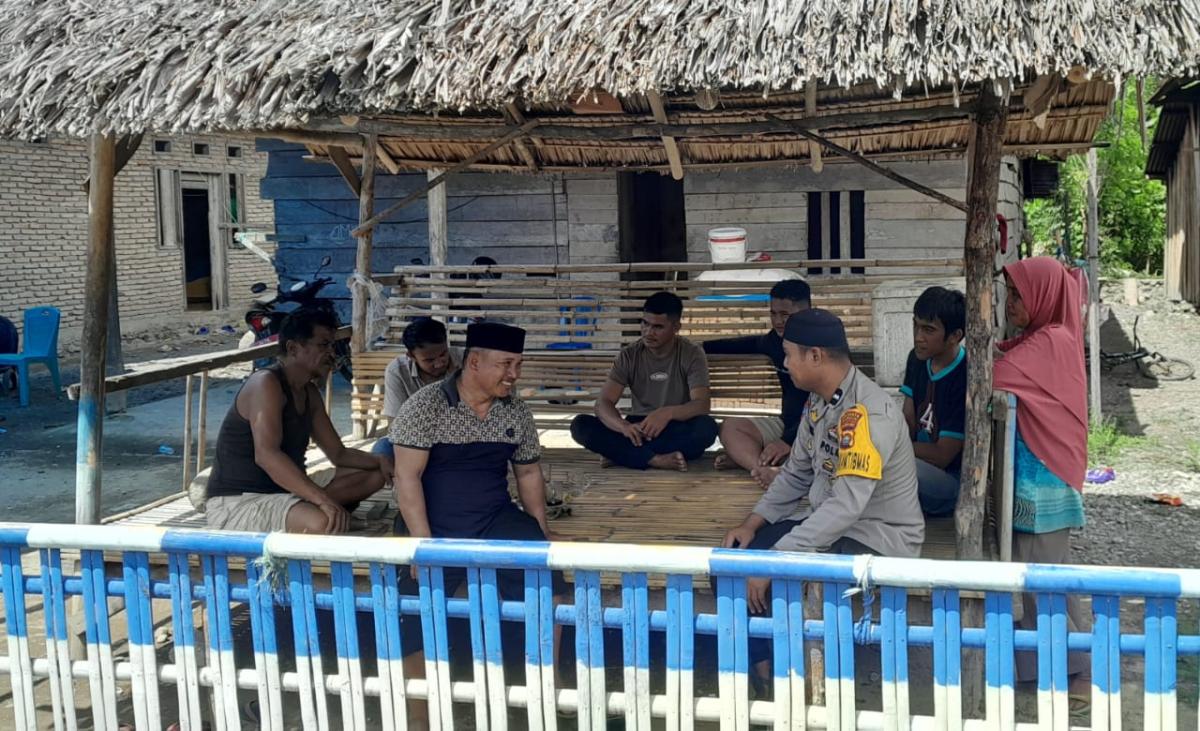 Bhabinkamtibmas Polsek Kalukku  Bincang Pagi dengan Warga
