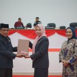 Pemprov Sulbar Serahkan Ranperda APBD 2025 ke Legislatif Pemprov Sulbar Serahkan Ranperda APBD 2025 ke Legislatif