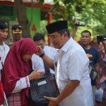 Arahan Presiden Prabowo Pemprov Sulbar Bagi Perlengkapan Sekolah