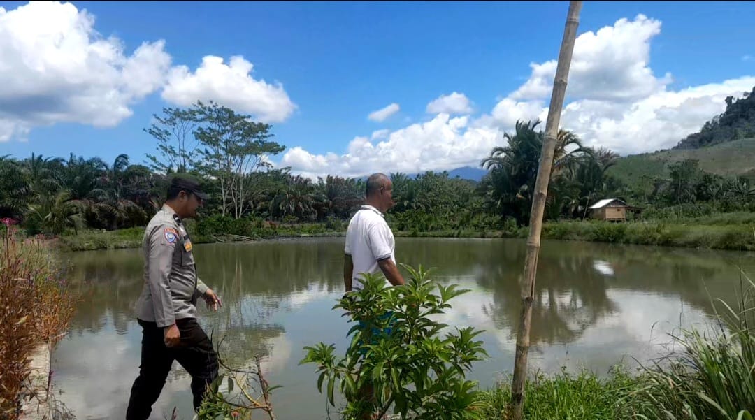 = Bhabinkamtibmas Polsek Kalukku Manfaatkan Tambak untuk Ketahanan Pangan