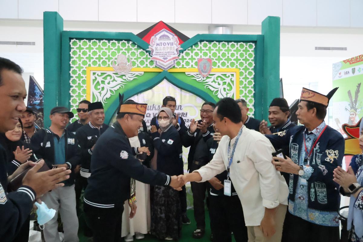 Kafilah Korpri Sulbar Disambut dengan Adat Kalimantan Tengah 