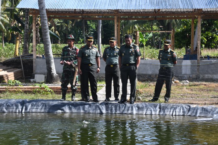Irdam XIV/Hasanuddin Kunjungi Lahan Ketahanan Pangan Kodim 1418/Mamuju Irdam XIV/Hasanuddin Kunjungi Lahan Ketahanan Pangan Kodim 1418/Mamuju