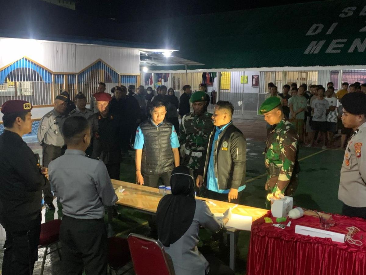 Libatkan TNI-POLRI dan BNNK, Rutan Majene Gelar Razia Blok Hunian Libatkan TNI-POLRI dan BNNK, Rutan Majene Gelar Razia Blok Hunian