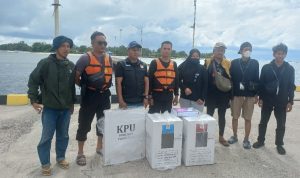 KM. Alvin Pembawa Logistik Pilkada Tiba di Pulau Ambo