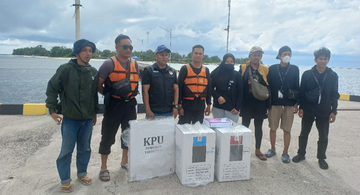 KM. Alvin Pembawa Logistik Pilkada Tiba di Pulau Ambo