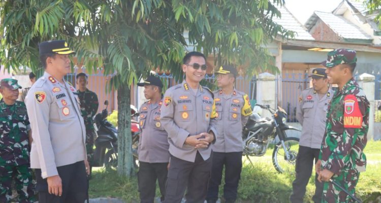 Pamatwil Polda Sulbar bersama Kapolres Pasangkayu dan Dandim 1427/Pasangkayu Kunjungi TPS 