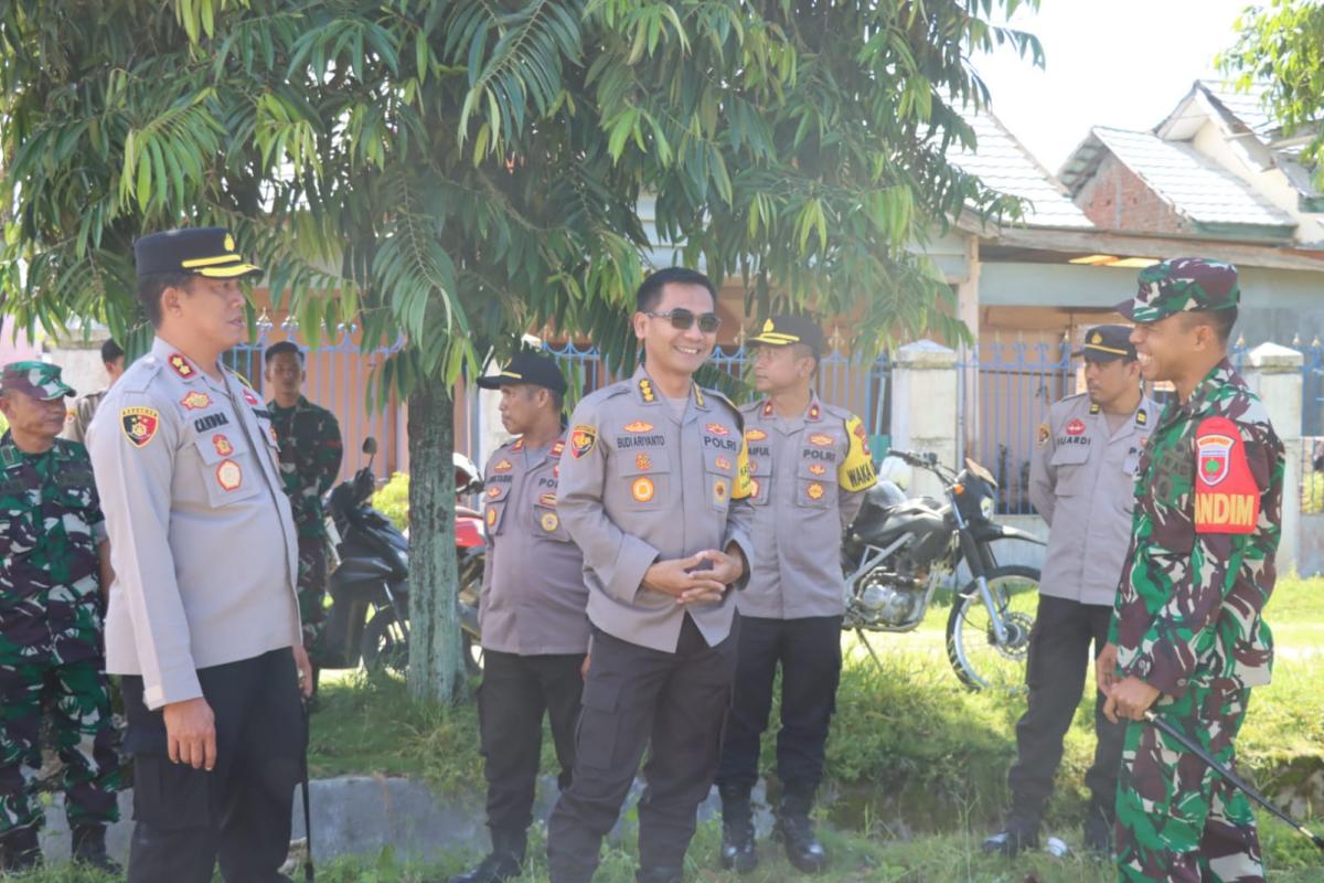 Pamatwil Polda Sulbar bersama Kapolres Pasangkayu dan Dandim 1427/Pasangkayu Kunjungi TPS 