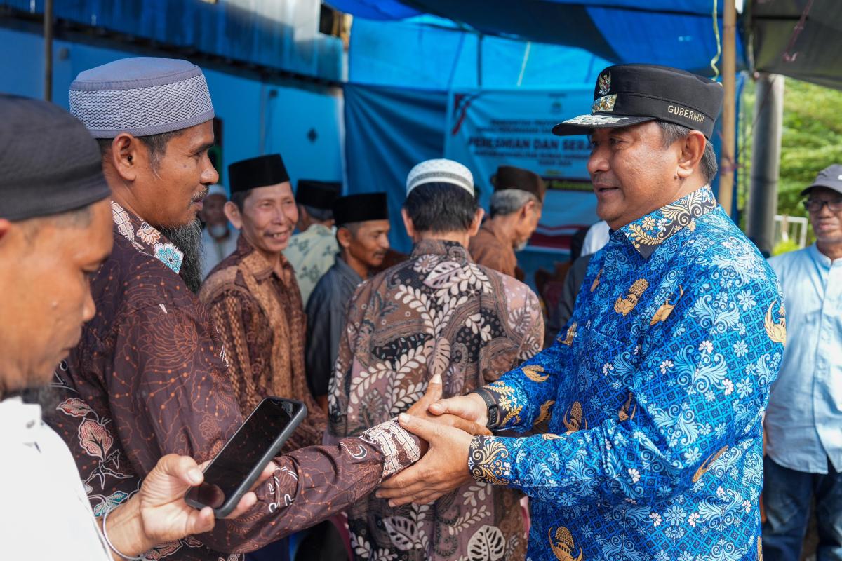 Pj Bahtiar Serahkan Bantuan Pasca Gempa ke  Warga Sandoang 