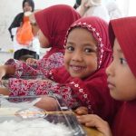 Pemprov Sulbar Makan Ikan Gratis di Sekolah Dasar Pemprov Sulbar Makan Ikan Gratis di Sekolah Dasar