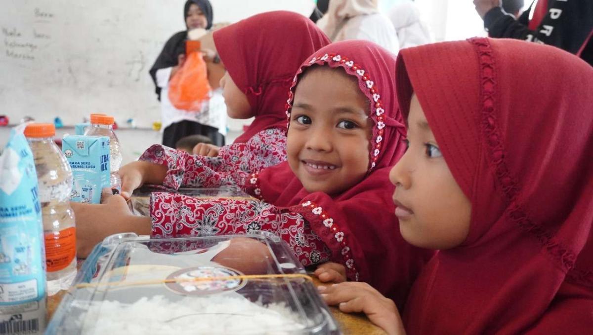 Pemprov Sulbar Makan Ikan Gratis di Sekolah Dasar