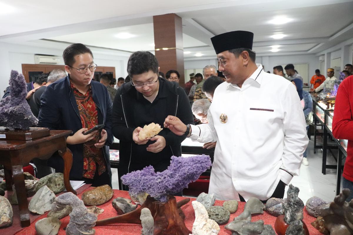 Kemilau Batu Ngalo Manakarra  Sebuah Identitas Sulbar