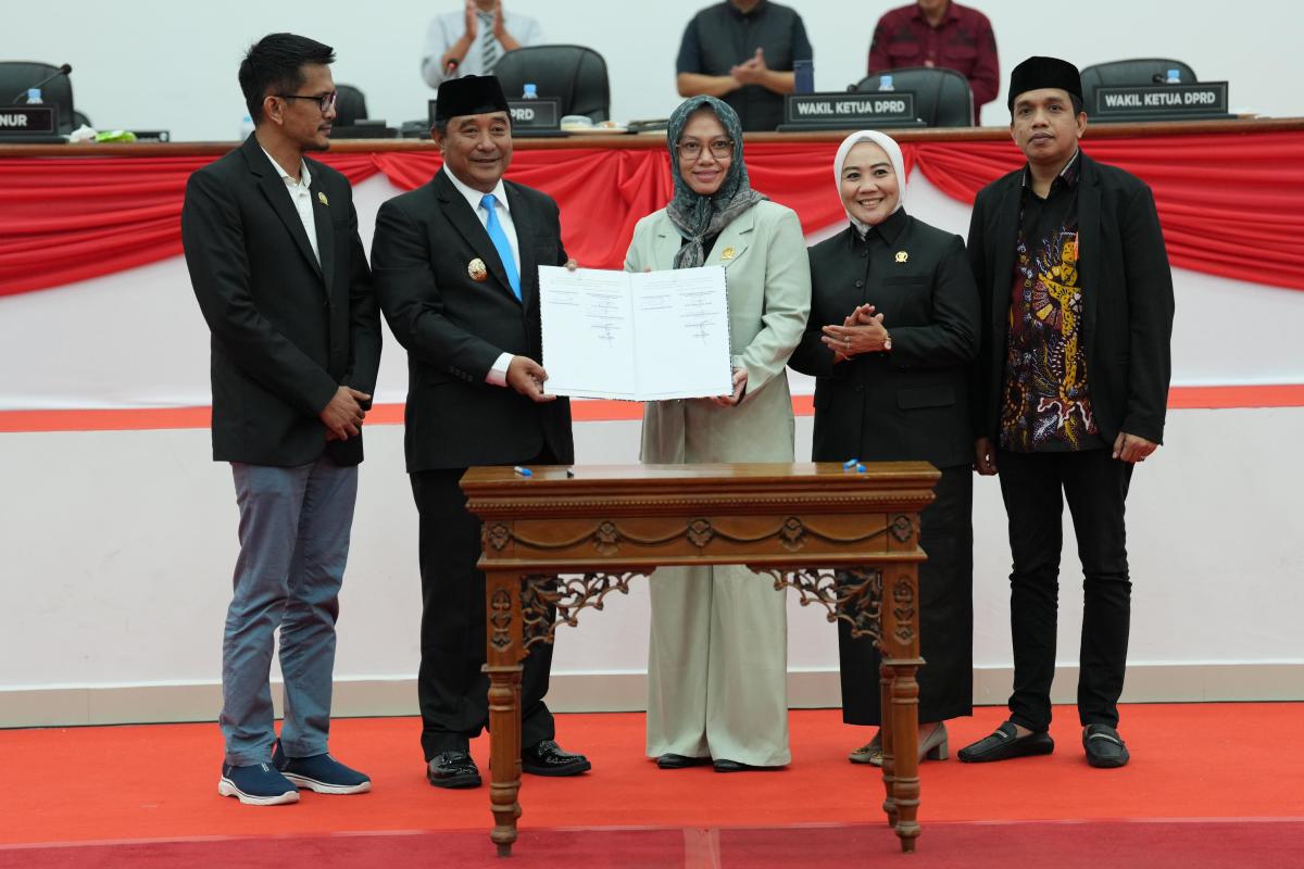 Rancamgan Peraturan Daerah APBD Sulbar 2025 Disetujui Rancamgan Peraturan Daerah APBD Sulbar 2025 Disetujui