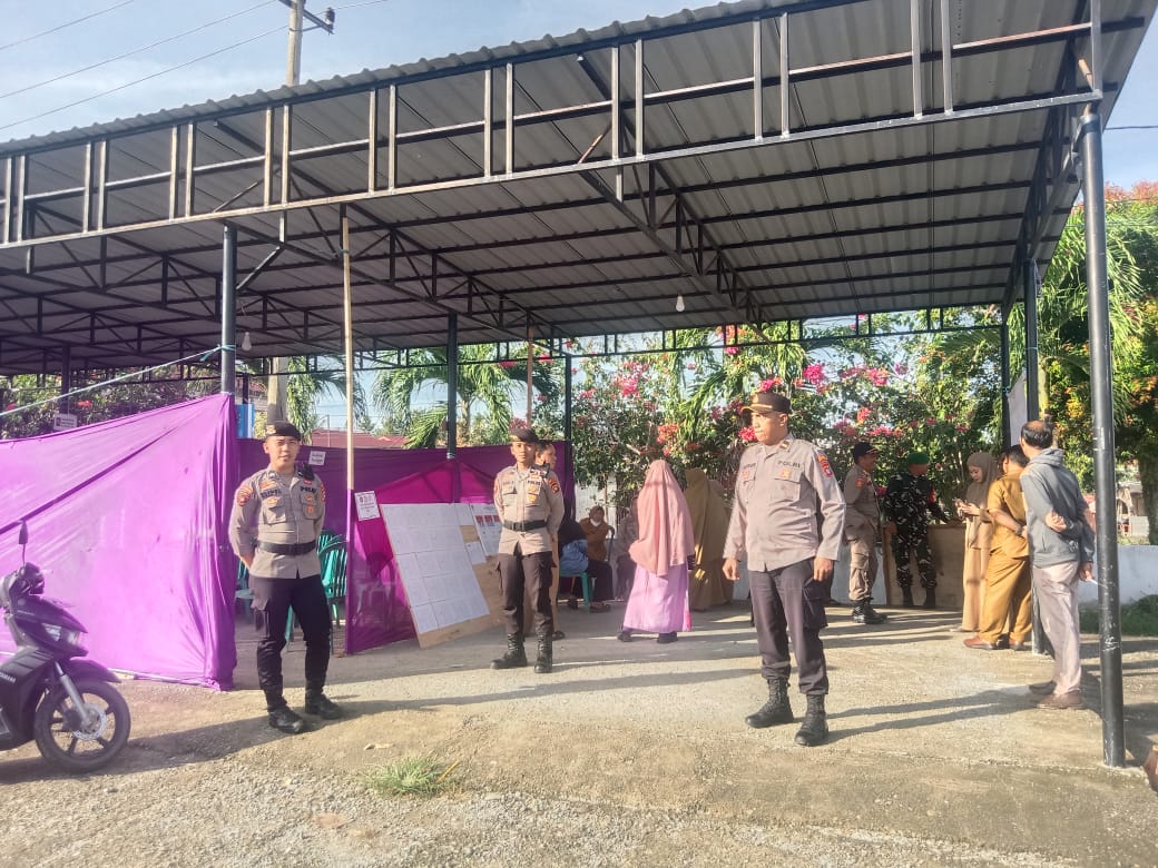 Polres Pasangkayu Pengamanan PSU Di TPS 002 Kelurahan Pasangkayu Polres Pasangkayu Pengamanan PSU Di TPS 002 Kelurahan Pasangkayu