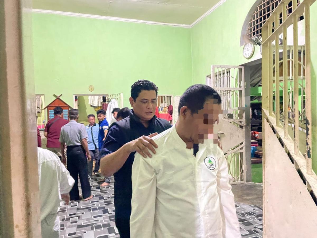 Kemenkumham Sulbar Geledah Kamar Hunian Napi Lapas Polewali Kemenkumham Sulbar Geledah Kamar Hunian Napi Lapas Polewali