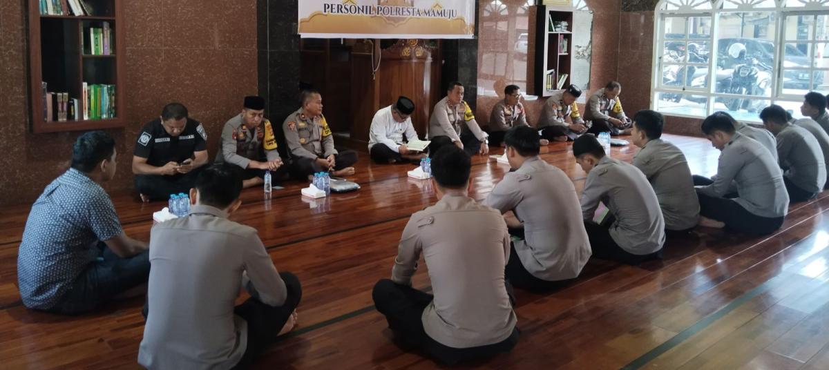 Wakapolresta Mamuju Jumat Curhat Warga Sekitar Masjid Hidayatul Irsyad