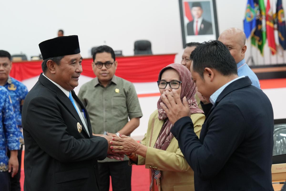 Fraksi DPRD Sulbar Sepakat Lanjutkan Pembahasan Ranperda Perubahan Susunan Perangkat Daerah. Fraksi DPRD Sulbar Sepakat Lanjutkan Pembahasan Ranperda Perubahan Susunan Perangkat Daerah.
