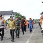 Apel Gelar Pasukan, Pj Gubernur Bahtiar: Ini Komitmen Mengecek Keamanan Jelang Nataru Apel Gelar Pasukan, Pj Gubernur Bahtiar: Ini Komitmen Mengecek Keamanan Jelang Nataru