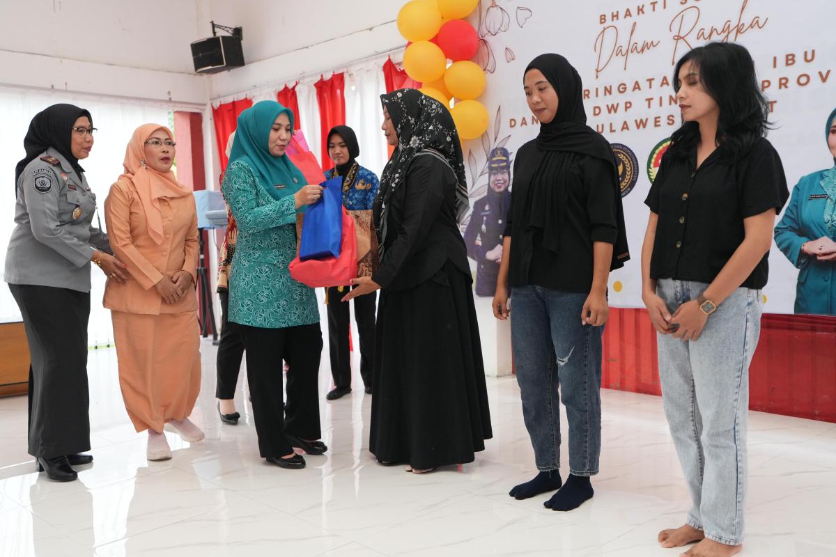 Pj Ketua PKK Sulbar Kunjungi Lapas Perempuan di Mamuju Pj Ketua PKK Sulbar Kunjungi Lapas Perempuan di Mamuju