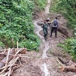 Babinsa dan Bhabinkamtibmas Kalumpang Pantau Wilayah Terdampak Banjir dan Tanah Longsor Babinsa dan Bhabinkamtibmas Kalumpang Pantau Wilayah Terdampak Banjir dan Tanah Longsor