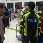 Petugas Operasi Lilin Polresta Mamuju Pengamanan di Terminal Bus Simbuang