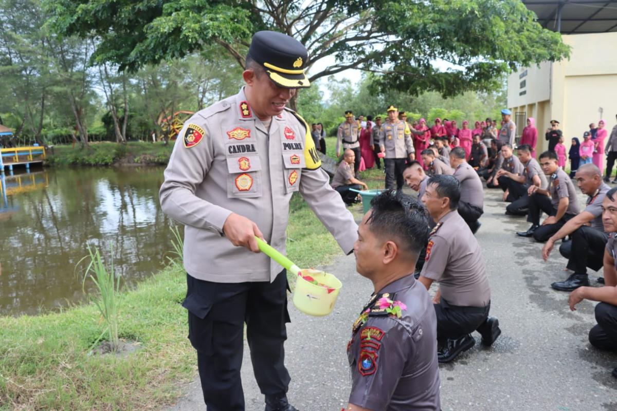 Kapolres Pasangkayu Pimpin Upacara Kenaikan Pangkat Personel Periode 1 Januari 2025