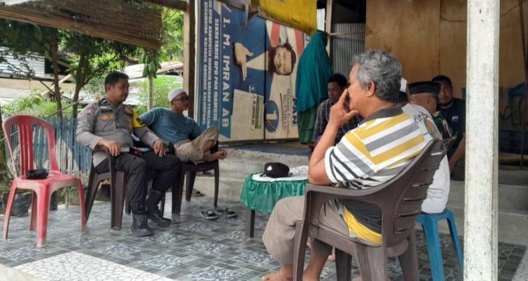 Bhabinkamtibmas Polsek Kalukku Sambang dan Dengar Keluhan Warga