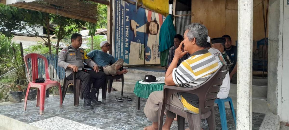 Bhabinkamtibmas Polsek Kalukku Sambang dan Dengar Keluhan Warga