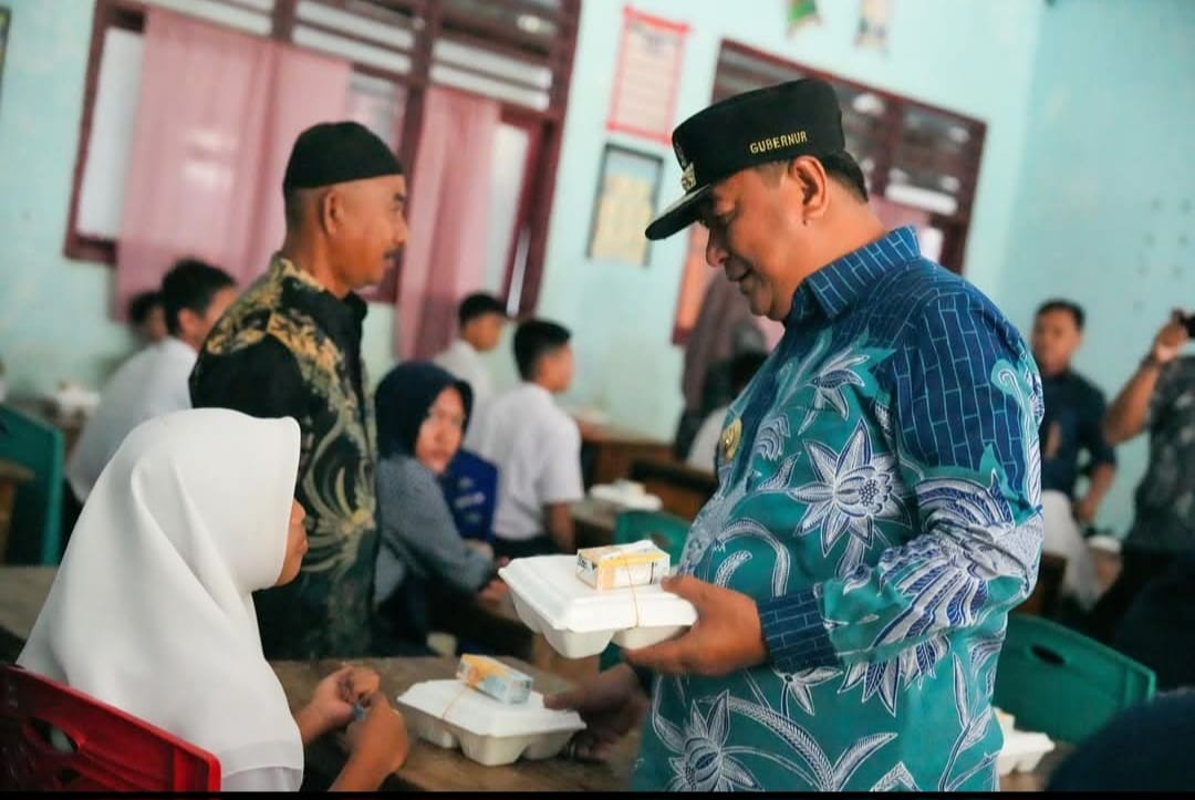 5 Sekolah di Mamuju Besok Makan Bergisi Gratis