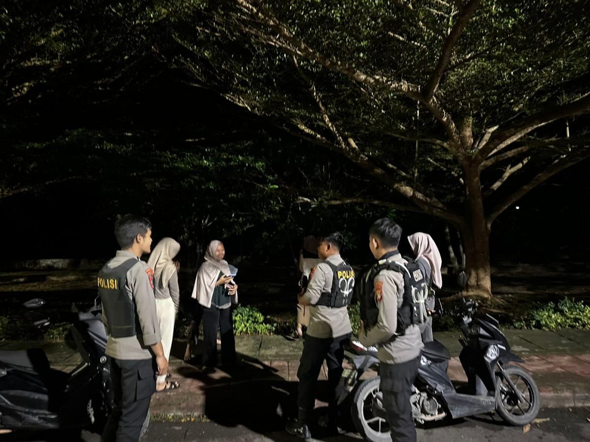 Sat Samapta Polres Pasangkayu Patroli Malam dan  Sambang Warga