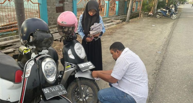 Sat Res Narkoba Pasangkayu Edukasi Pelajar Lewat Stiker Bicara.