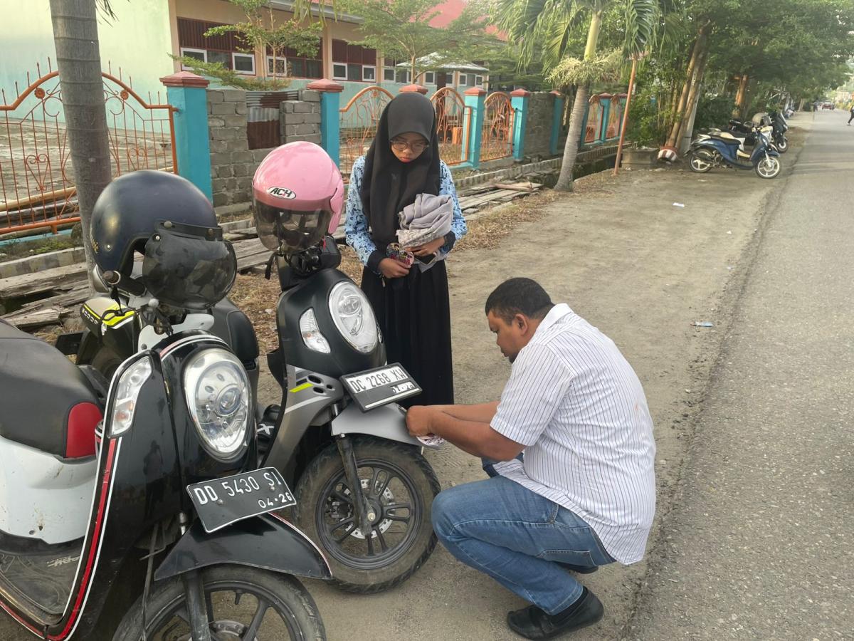 Sat Res Narkoba Pasangkayu Edukasi Pelajar Lewat Stiker Bicara