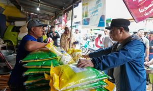 PJ Bahtiar Bersama Pemkab Polman Jalan Sehat dan Pantau Pasar