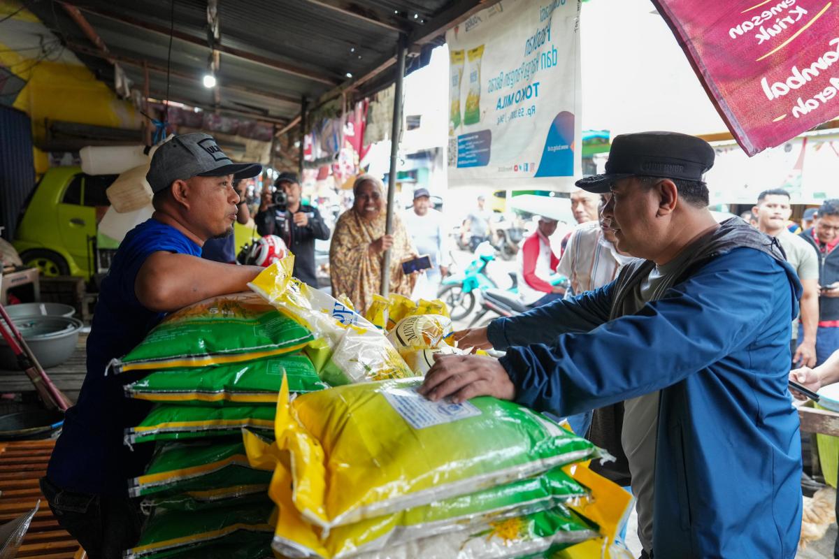 PJ Bahtiar Bersama Pemkab Polman Jalan Sehat dan Pantau Pasar