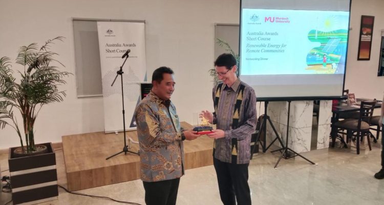 Australia Gelar Kursus Energi Terbarukan Australia Awards di Mamuju