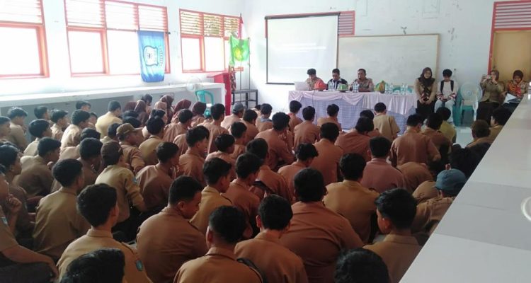 Sat Binmas Polres Pasangkayu Sosialisasi Bahaya Penyalahgunaan Narkoba Di SMA N 1 Tikke