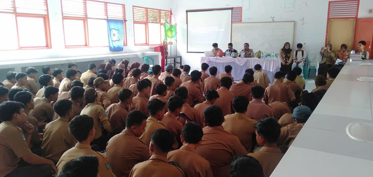 Sat Binmas Polres Pasangkayu Sosialisasi Bahaya Penyalahgunaan Narkoba Di SMA N 1 Tikke