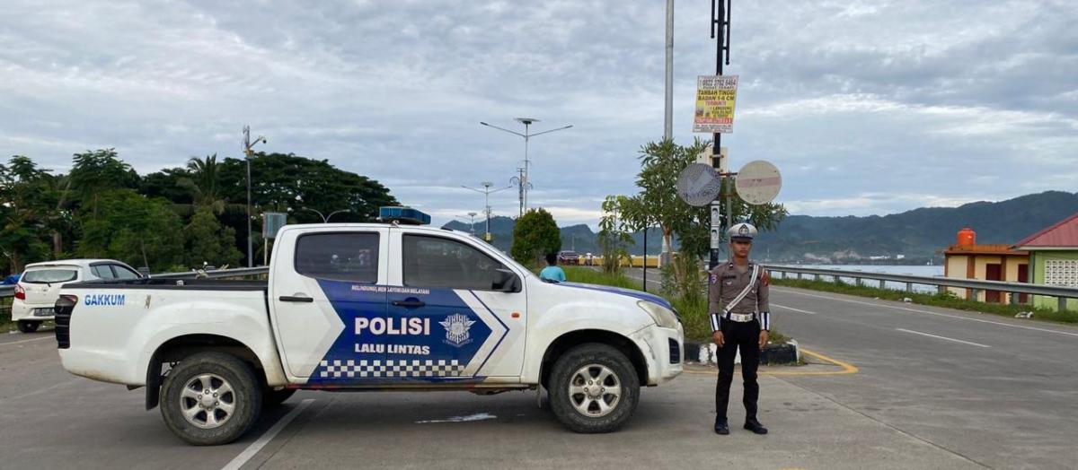  Satlantas Polresta Mamuju Gelar PAM dan Penutupan Jalan Arteri Mamuju