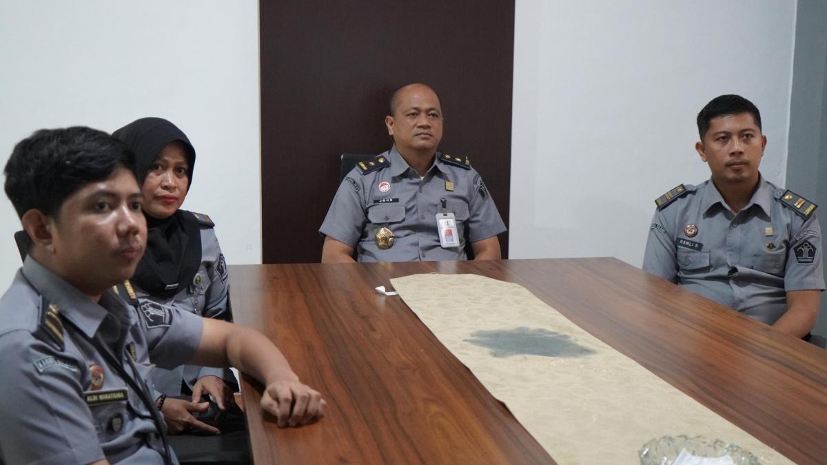 Kanwil Kemenkum Sulbar Hadiri Evaluasi Dampak Desa/Kelurahan Sadar Hukum Kanwil Kemenkum Sulbar Hadiri Evaluasi Dampak Desa/Kelurahan Sadar Hukum