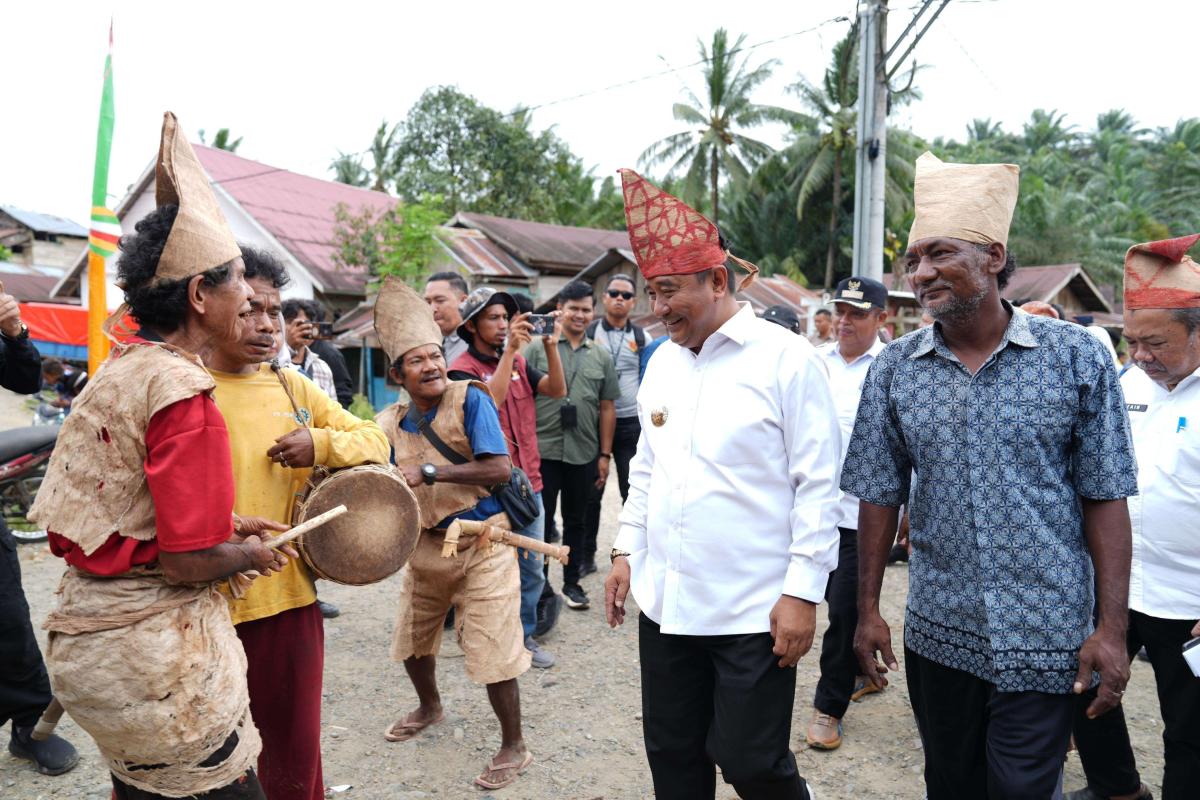 Tarian Me'aju sambut Kedatangan Pj Bahtiar di Kawasan Suku Bunggu