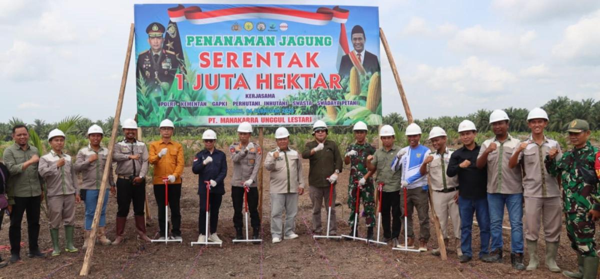 Kapolresta Mamuju Tanam Jagung Serentak di Tommo